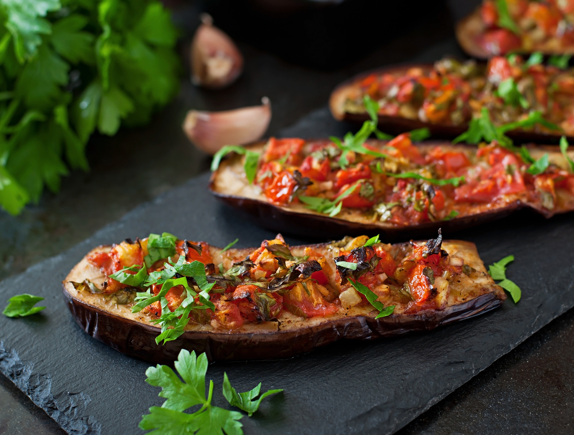 Baked eggplant with tomatoes, garlic and paprika - Nuttelex